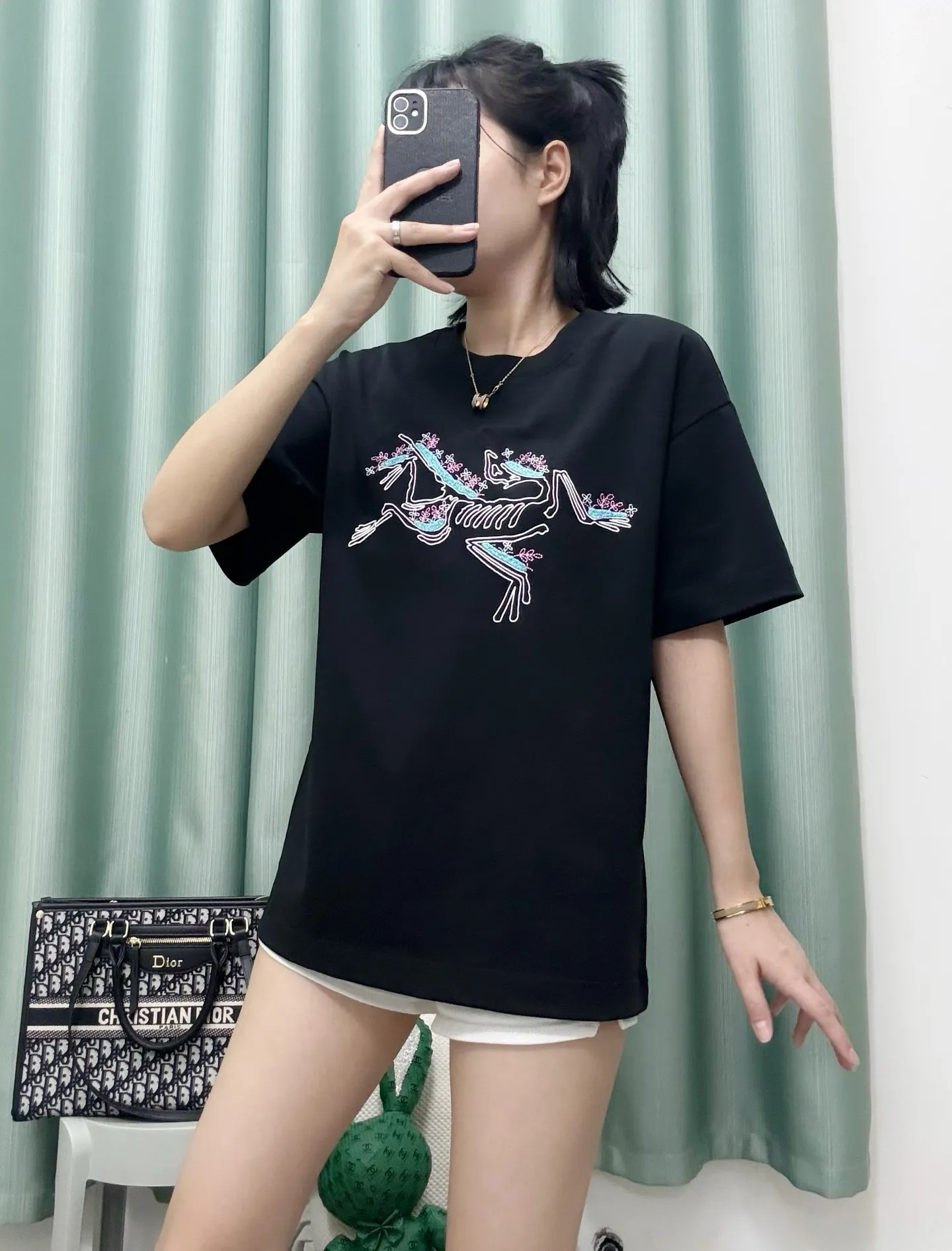Black ， Same Style